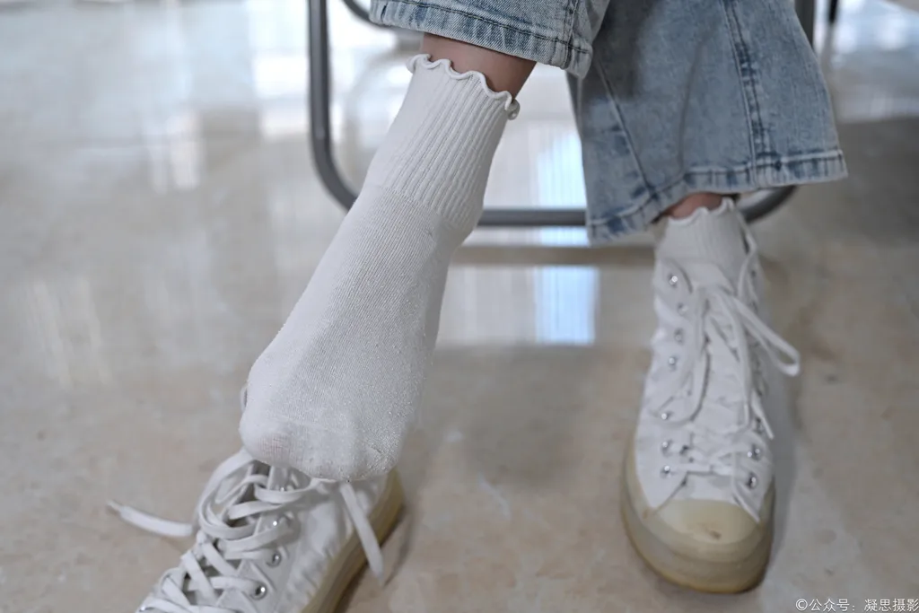 图片[38]-凝思摄影 NO.018 小睿-T恤、短白袜、平底鞋[142P]-萌味圈