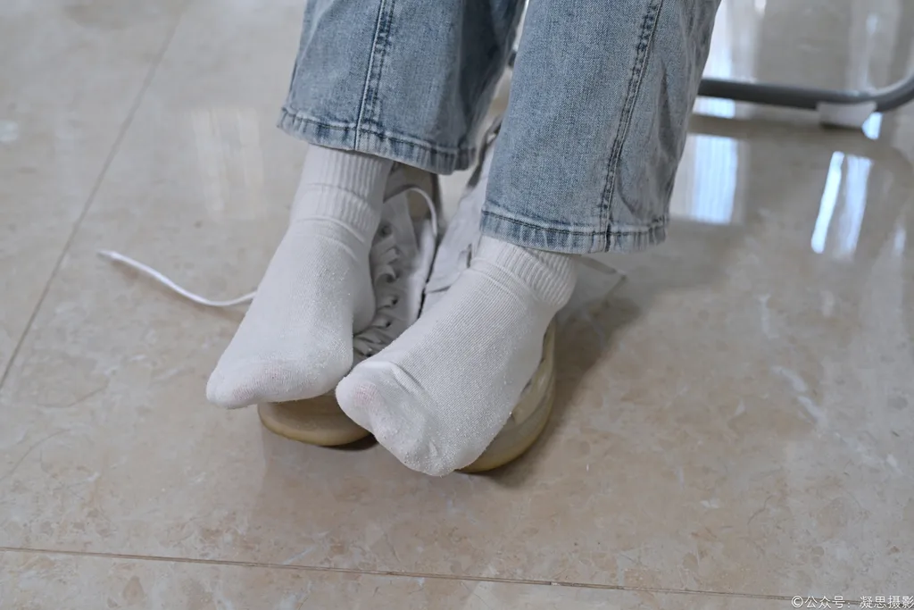 图片[53]-凝思摄影 NO.018 小睿-T恤、短白袜、平底鞋[142P]-萌味圈