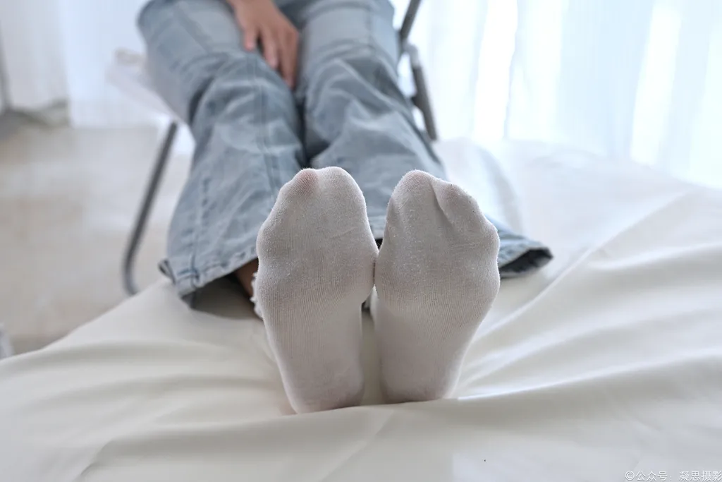 图片[71]-凝思摄影 NO.018 小睿-T恤、短白袜、平底鞋[142P]-萌味圈