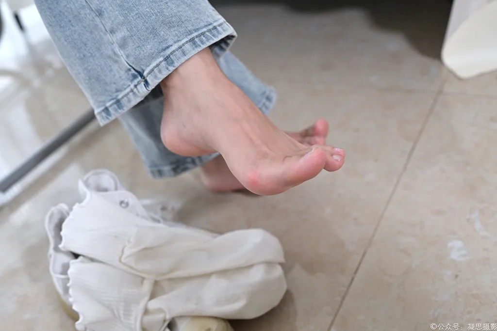 图片[123]-凝思摄影 NO.018 小睿-T恤、短白袜、平底鞋[142P]-萌味圈