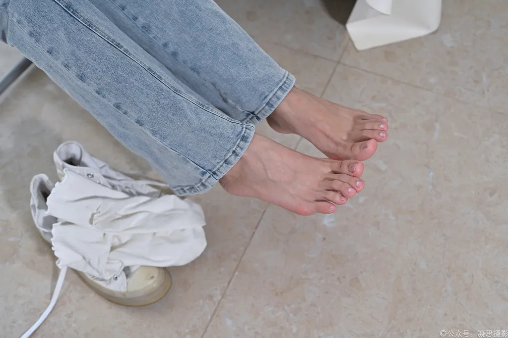 图片[133]-凝思摄影 NO.018 小睿-T恤、短白袜、平底鞋[142P]-萌味圈