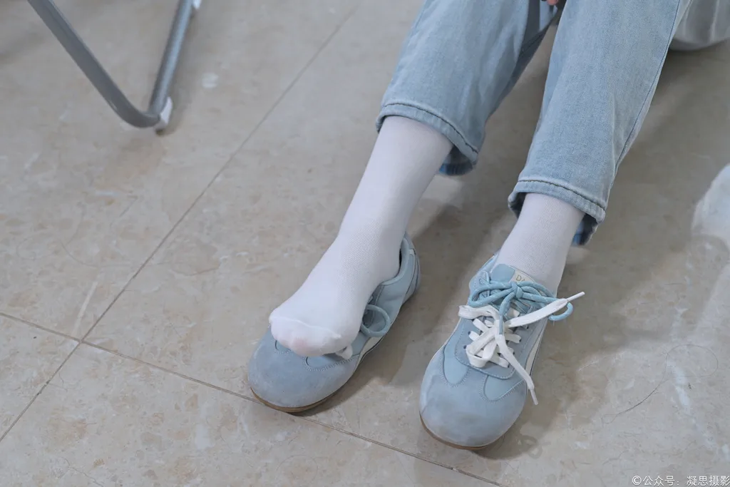 图片[56]-凝思摄影 NO.019 德美-T恤、短白袜、平底鞋1[100P]-萌味圈