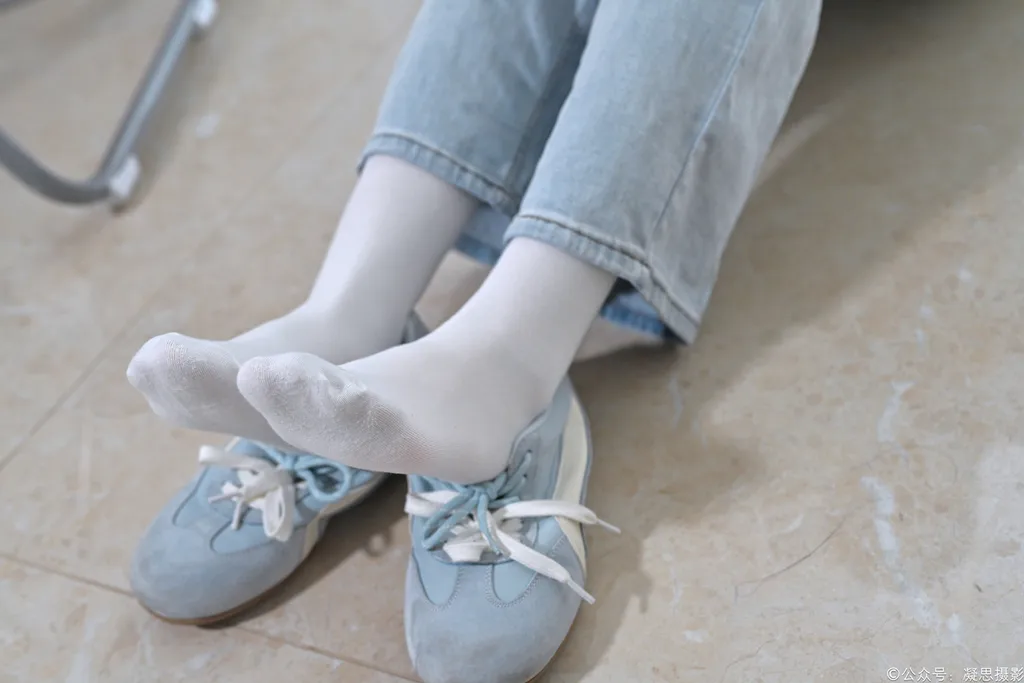 图片[76]-凝思摄影 NO.019 德美-T恤、短白袜、平底鞋1[100P]-萌味圈