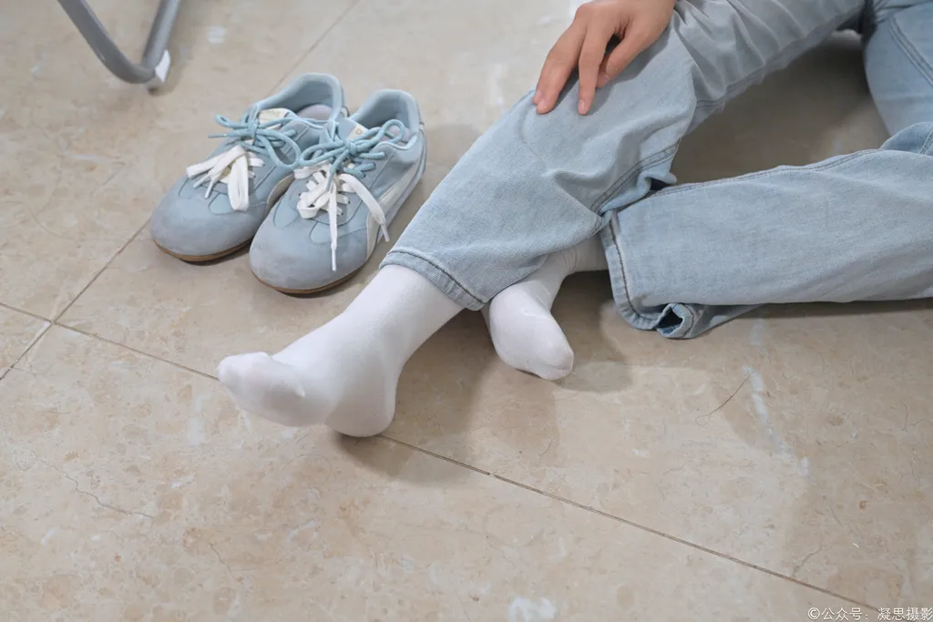 图片[89]-凝思摄影 NO.019 德美-T恤、短白袜、平底鞋1[100P]-萌味圈