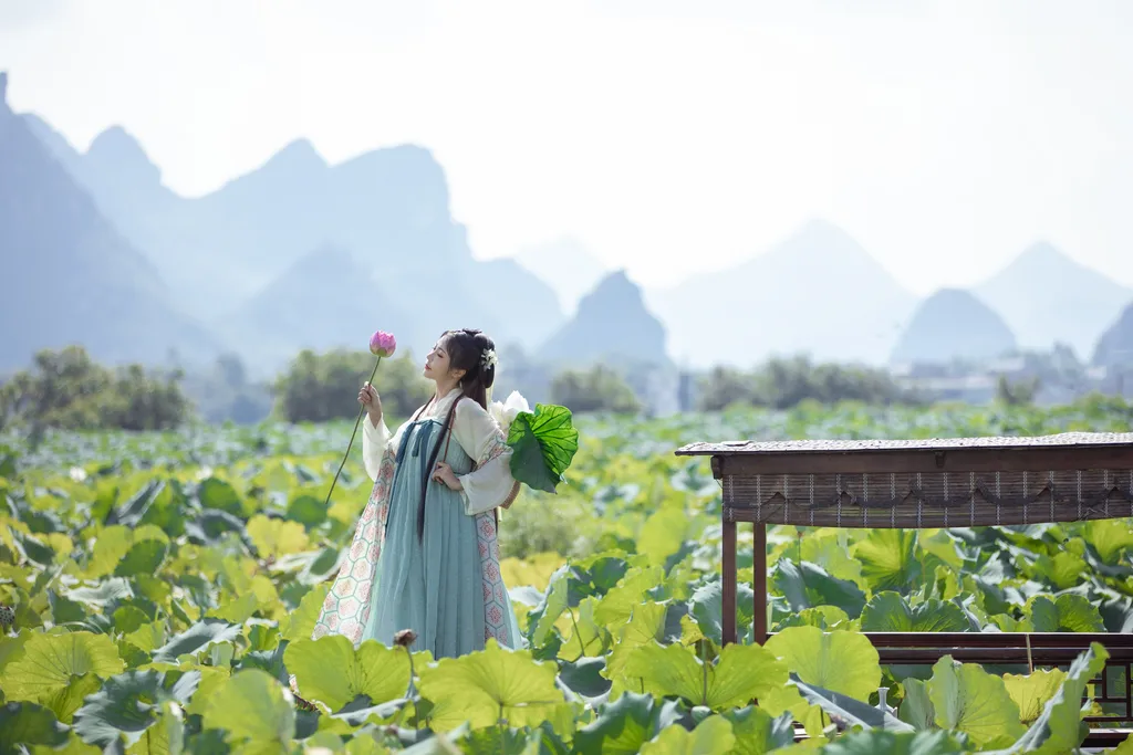 图片[2]-[YITUYU艺图语]2022.11.15 荷芰 酸辣粉[30+1P]-萌味圈