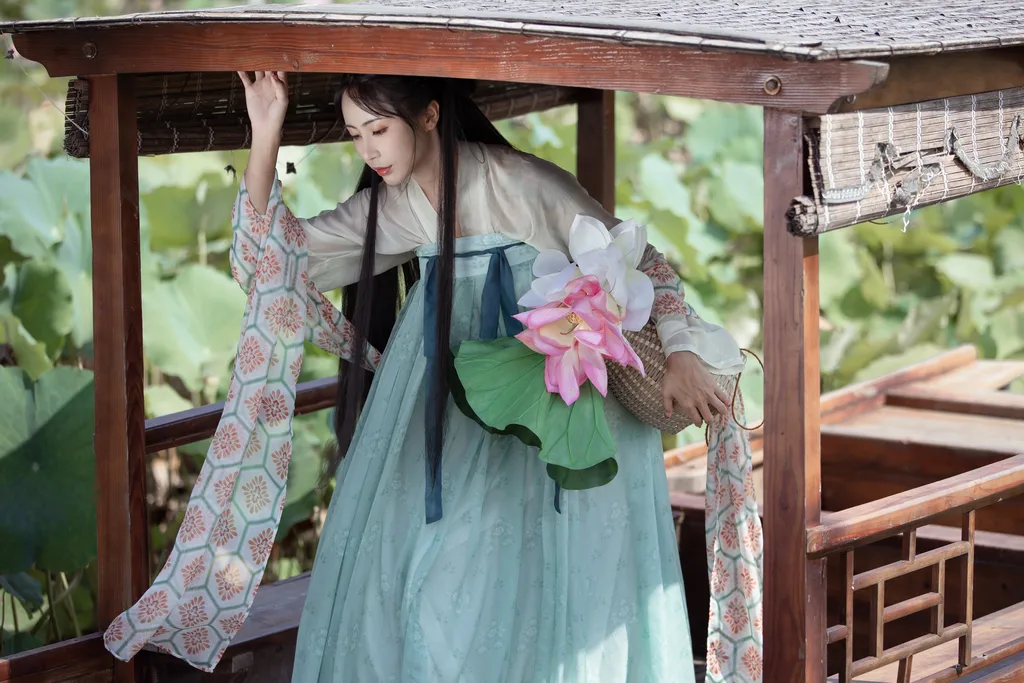 图片[14]-[YITUYU艺图语]2022.11.15 荷芰 酸辣粉[30+1P]-萌味圈