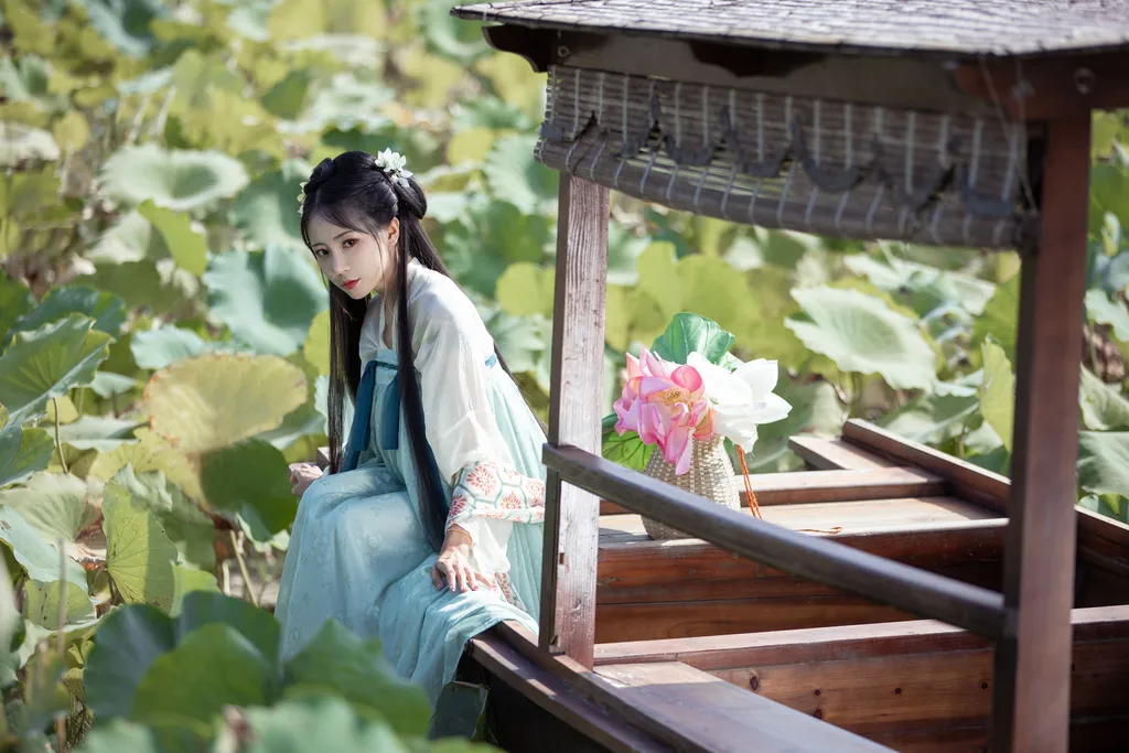 图片[28]-[YITUYU艺图语]2022.11.15 荷芰 酸辣粉[30+1P]-萌味圈