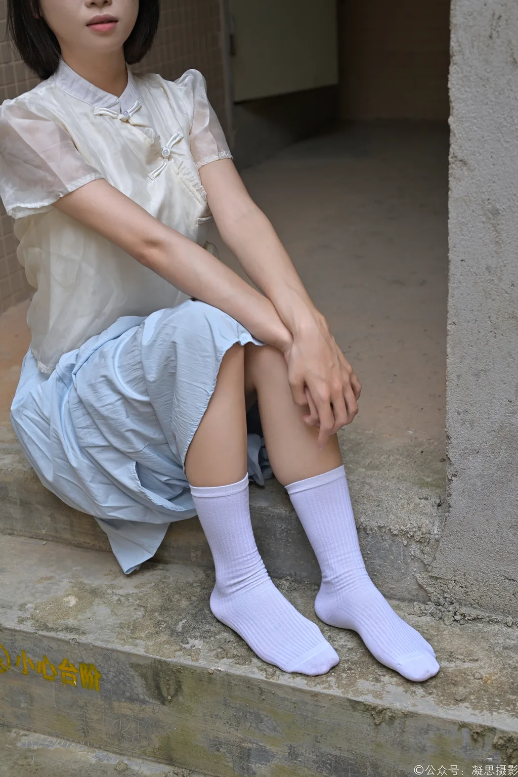 图片[2]-凝思摄影 NO.020 小睿-长裙、短白袜、平底鞋[90P]-萌味圈