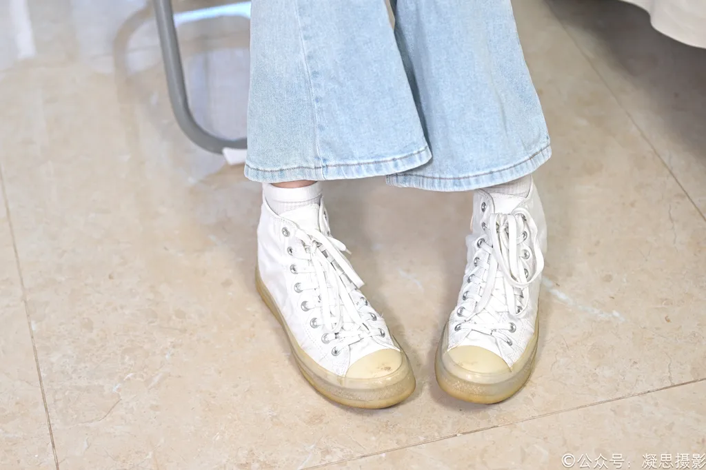 图片[2]-凝思摄影 NO.023 小睿-T恤、短白袜、平底鞋[142P]-萌味圈