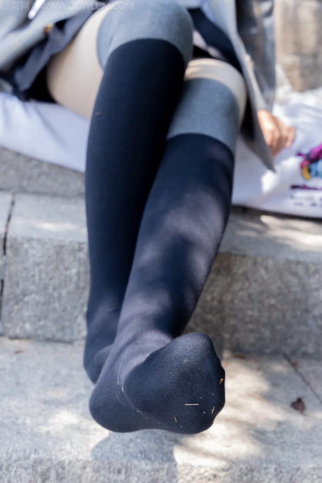 图片[2]-物恋传媒 NO.2511 岚岚-制服、皮鞋、黑灰拼接过膝袜、厚肉丝[130P]-萌味圈