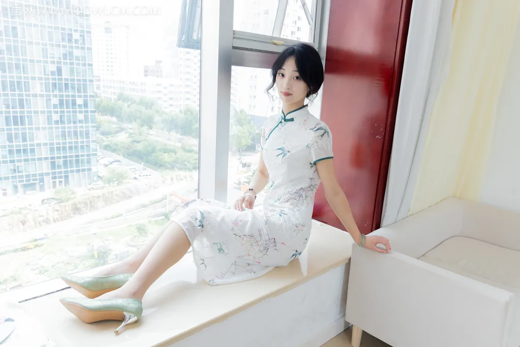 图片[2]-物恋传媒 NO.2515 南南-旗袍、高跟鞋、薄肉丝[151P]-萌味圈