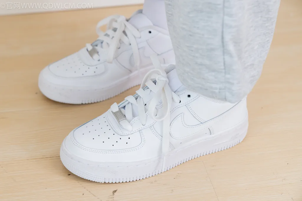 图片[2]-物恋传媒 NO.2518 菜菜-板鞋、厚白丝、裤里丝[161P]-萌味圈