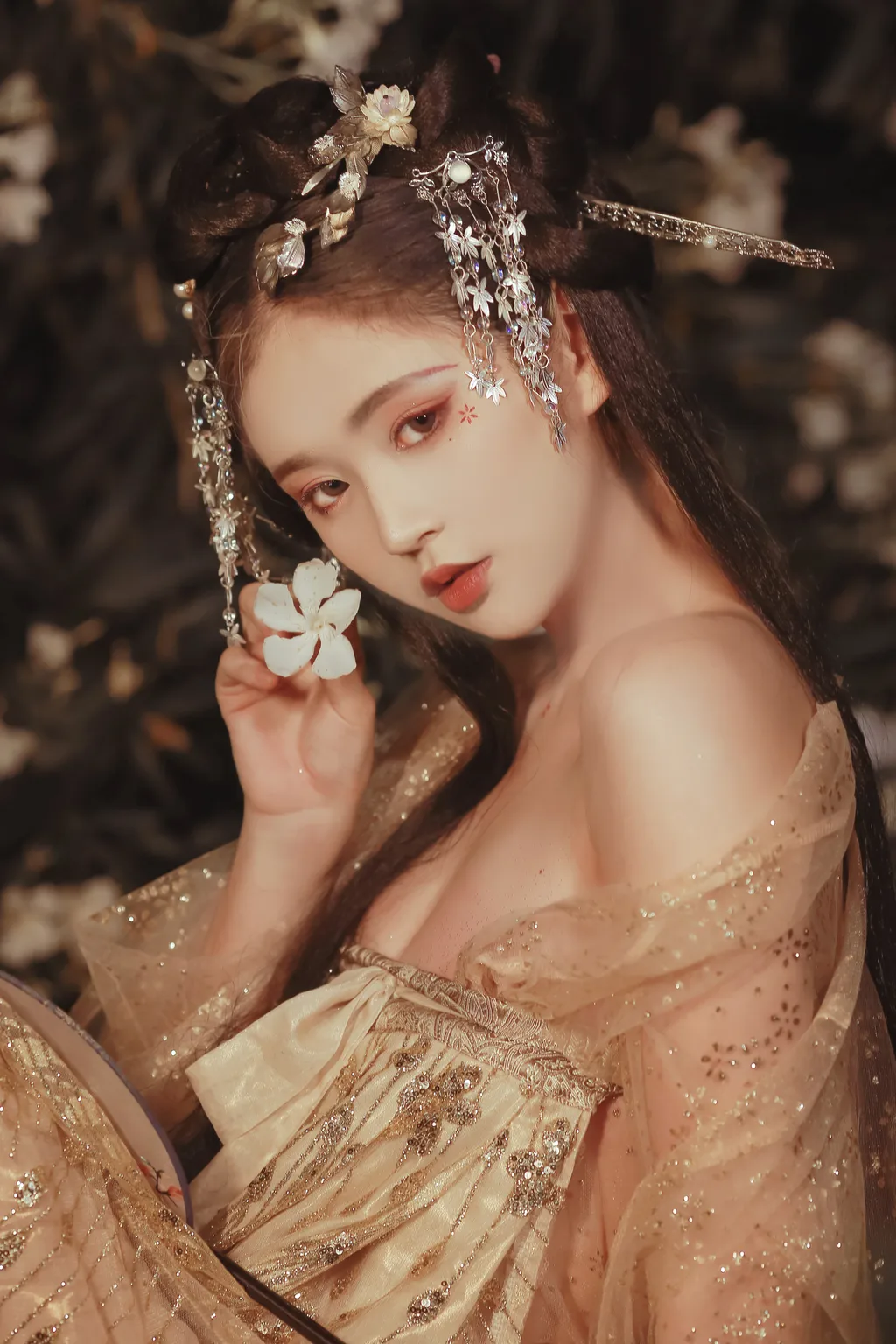 图片[2]-[YITUYU艺图语]2022.11.30 满身花影倩人扶 奶文文[22+1P]-萌味圈