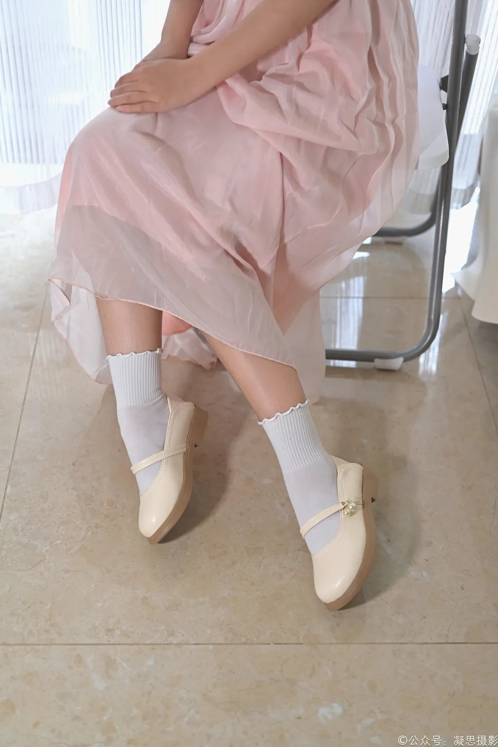 图片[2]-凝思摄影 NO.039 铃铃-连衣裙、短白袜、玛丽珍[150P]-萌味圈