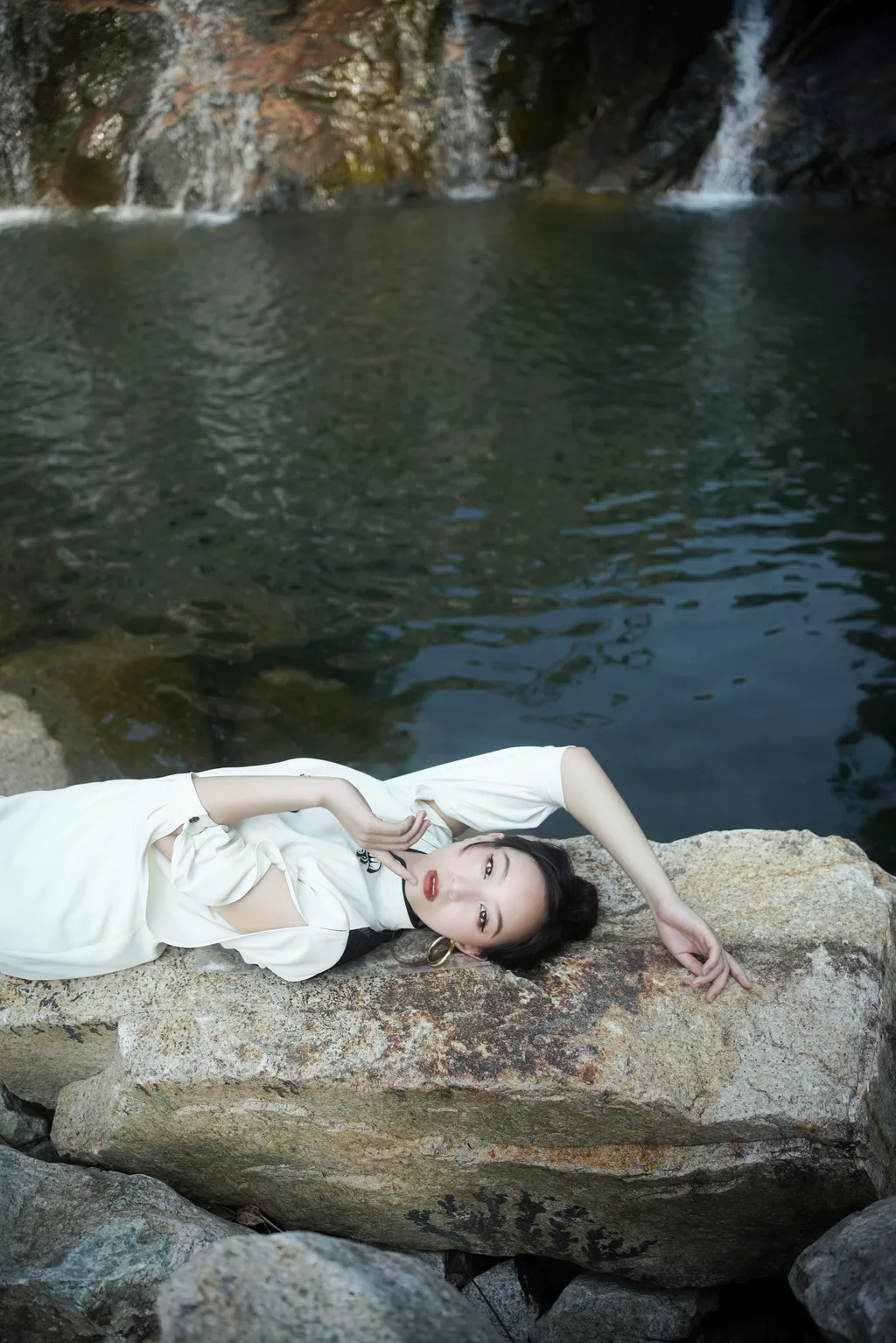 图片[2]-[YITUYU艺图语]2022.12.04 飘绢流白 土土[21+1P]-萌味圈