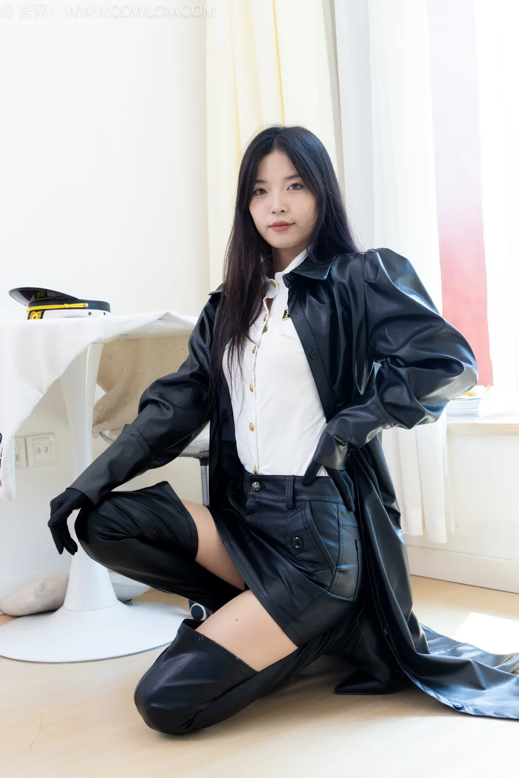 图片[2]-物恋传媒 NO.2527 茯苓-高跟长靴、薄肉丝、揉脚[174P]-萌味圈