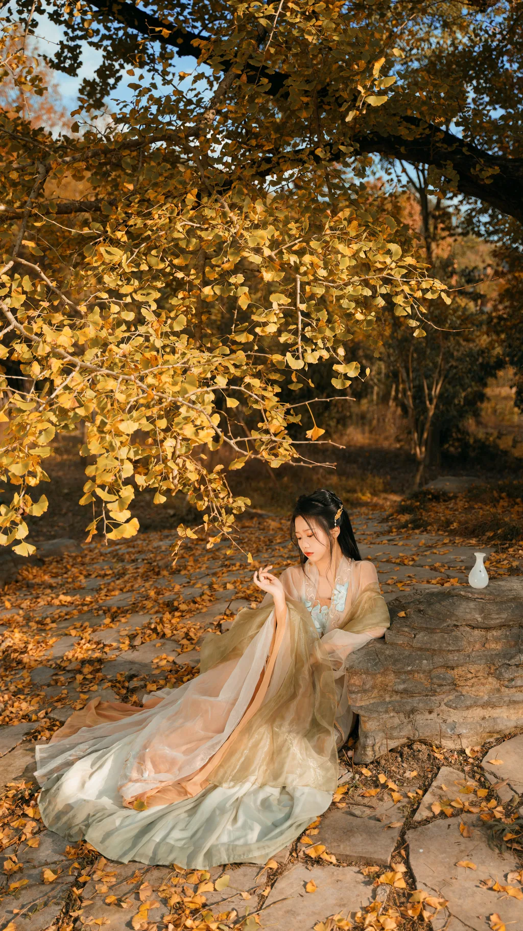 图片[2]-[YITUYU艺图语]2022.12.12 银杏树下 旺旺小小舒[38+1P]-萌味圈