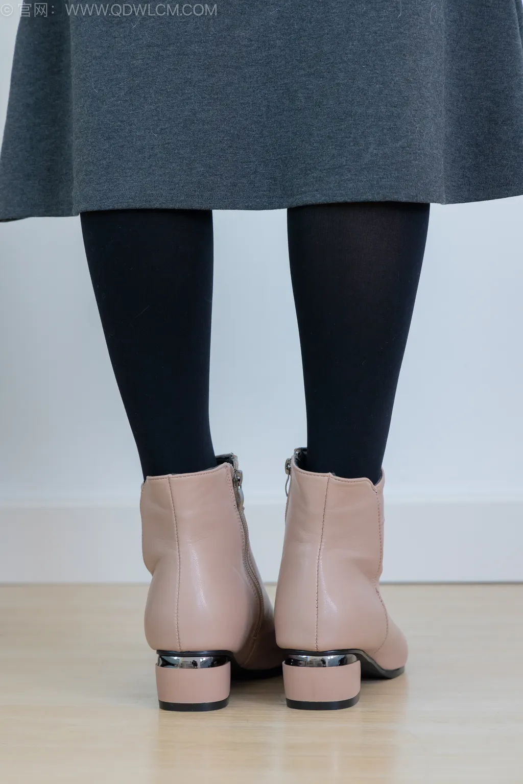 图片[2]-物恋传媒 NO.2533 茯苓-短靴、厚黑丝、皮筋绑脚老头乐挠脚[159P]-萌味圈