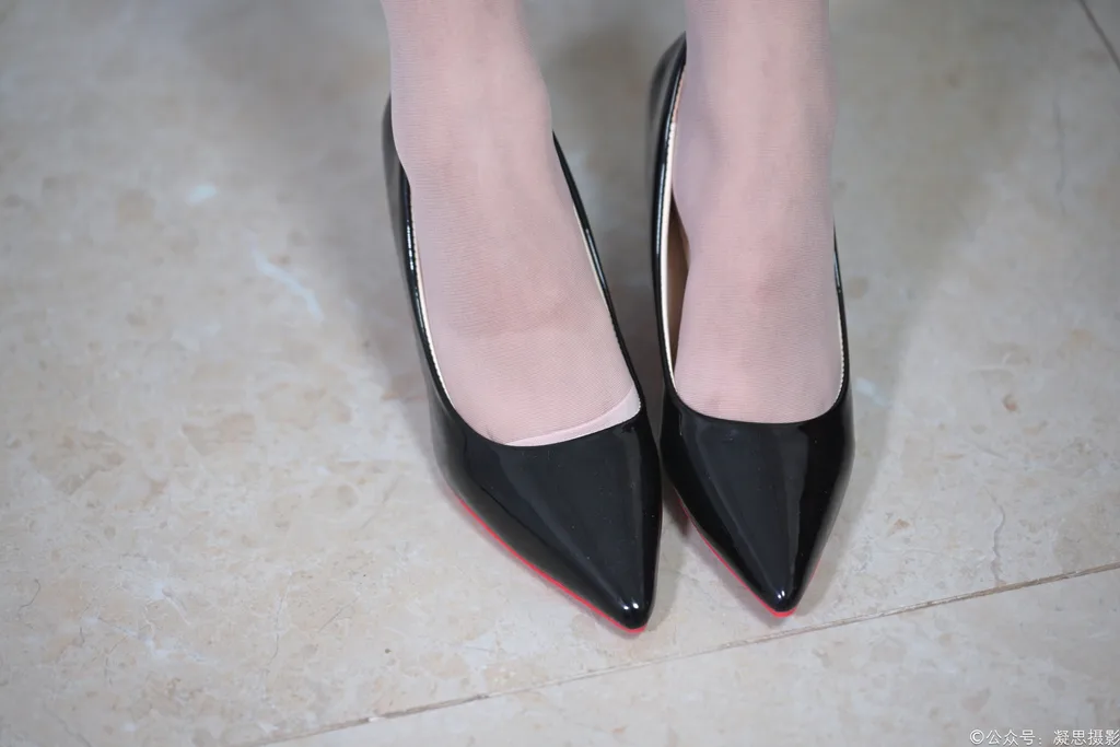 图片[2]-凝思摄影 NO.047 沅沅-连衣裙、丝袜、高跟鞋[120P]-萌味圈