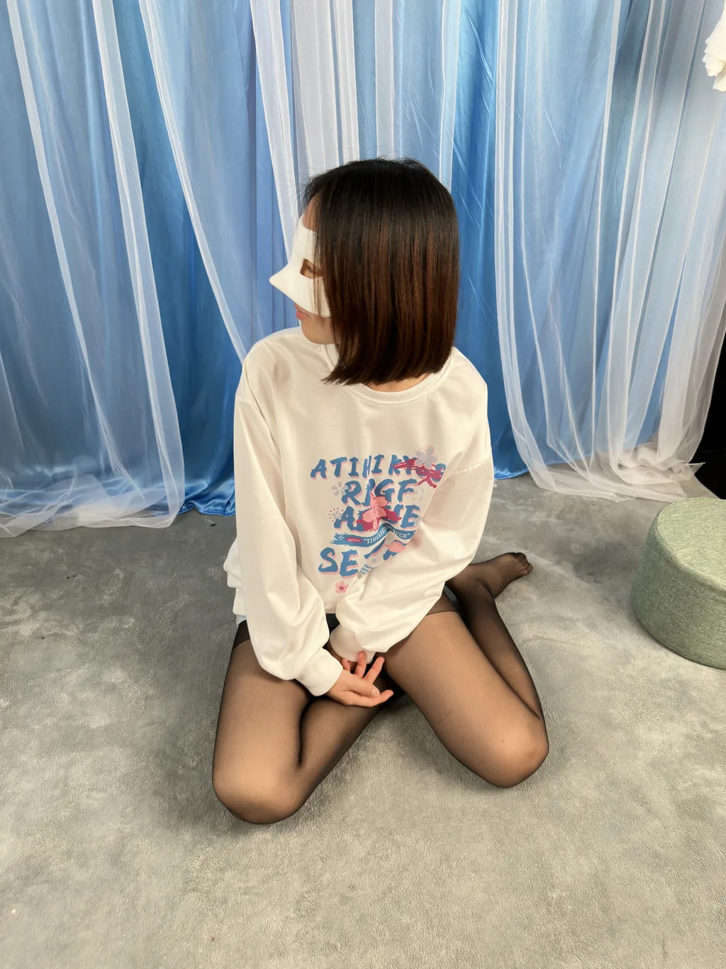 图片[2]-三禾摄影 NO.040 卫衣 休闲短裤 黑丝[112P]-萌味圈