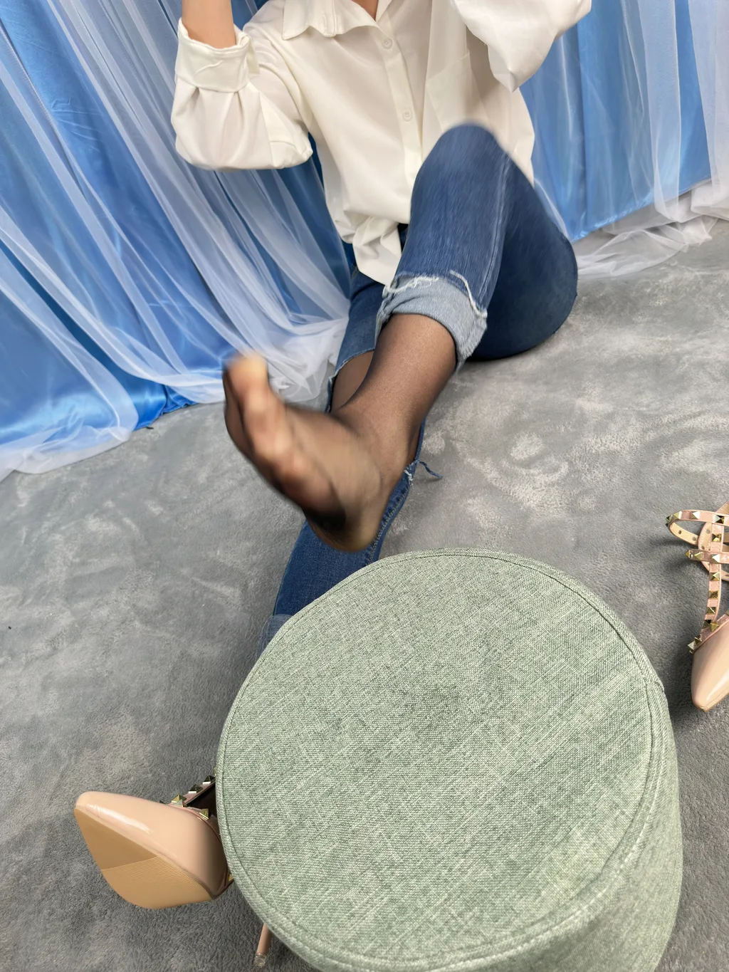 图片[2]-三禾摄影 NO.041 牛仔裤 黑丝 帆布鞋 高跟[169P]-萌味圈