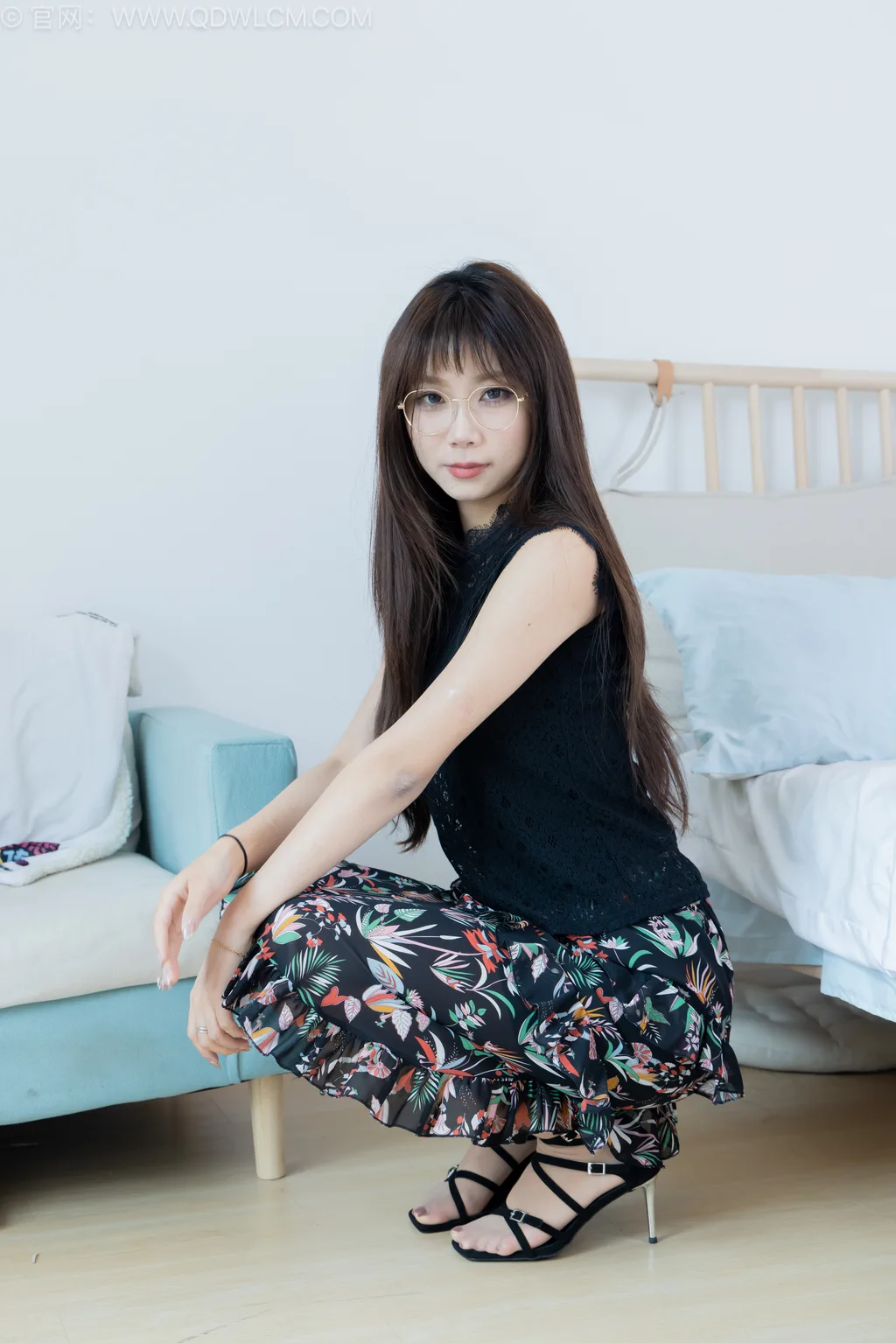 图片[2]-物恋传媒 NO.2546 泡泡-高跟鞋、薄肉丝、裸足[170P]-萌味圈