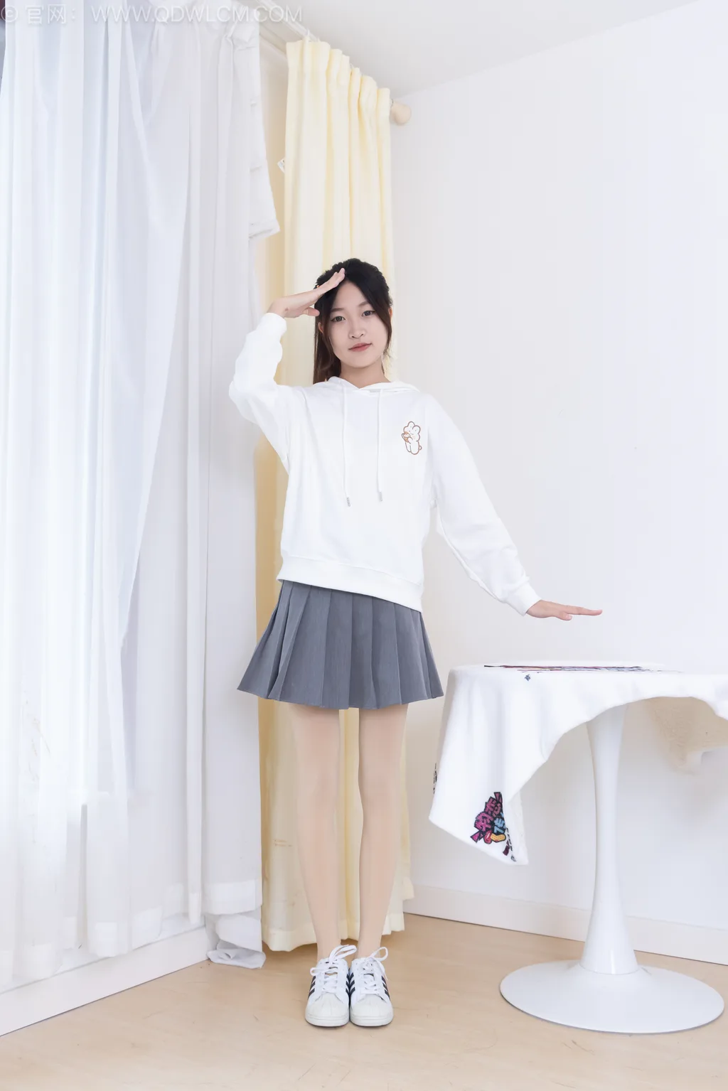 图片[2]-物恋传媒 NO.2547 小夏-板鞋、厚肉丝[165P]-萌味圈