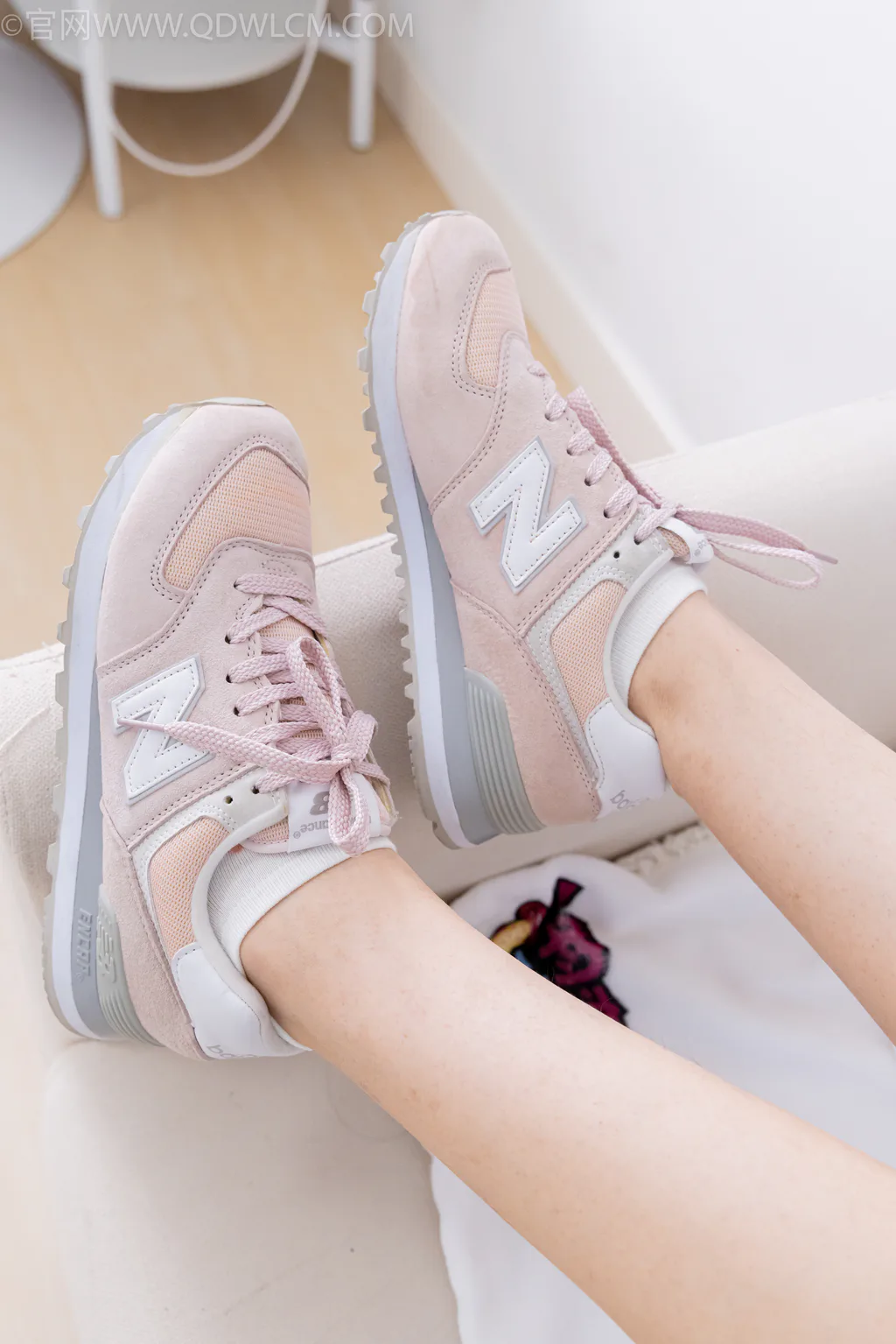 图片[2]-物恋传媒 NO.2550 泡泡-运动鞋、皮鞋、两双白棉袜、裸足[204P]-萌味圈