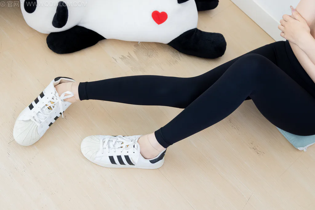 图片[2]-物恋传媒 NO.2561 贝壳-板鞋、帆布鞋、短肉丝、瑜伽裤[165P]-萌味圈