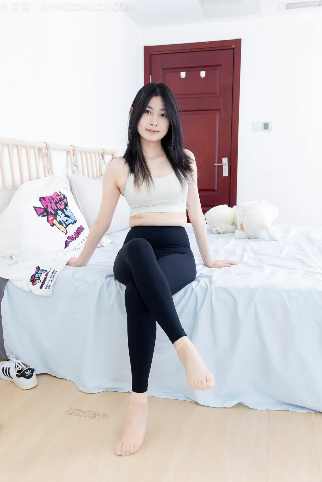 图片[101]-物恋传媒 NO.2561 贝壳-板鞋、帆布鞋、短肉丝、瑜伽裤[165P]-萌味圈