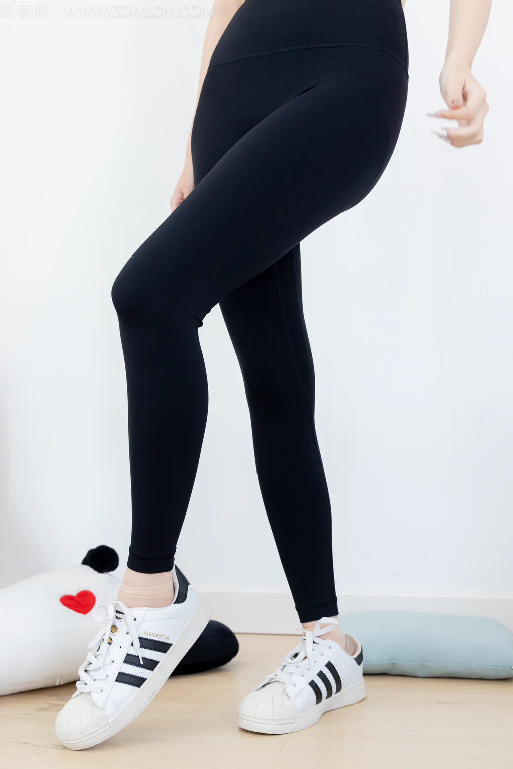 图片[163]-物恋传媒 NO.2561 贝壳-板鞋、帆布鞋、短肉丝、瑜伽裤[165P]-萌味圈