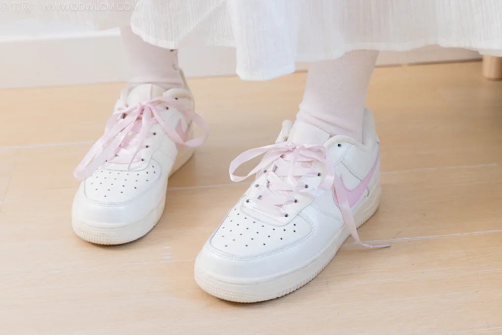 图片[7]-物恋传媒 NO.2568 小羊-板鞋、白棉袜、裸足[153P]-萌味圈