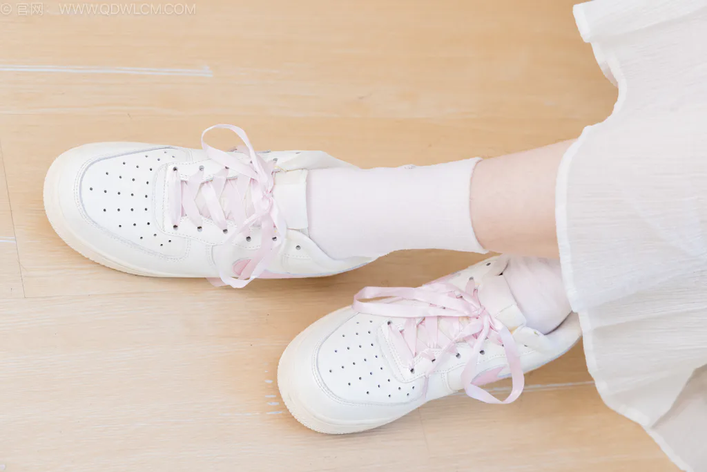 图片[19]-物恋传媒 NO.2568 小羊-板鞋、白棉袜、裸足[153P]-萌味圈